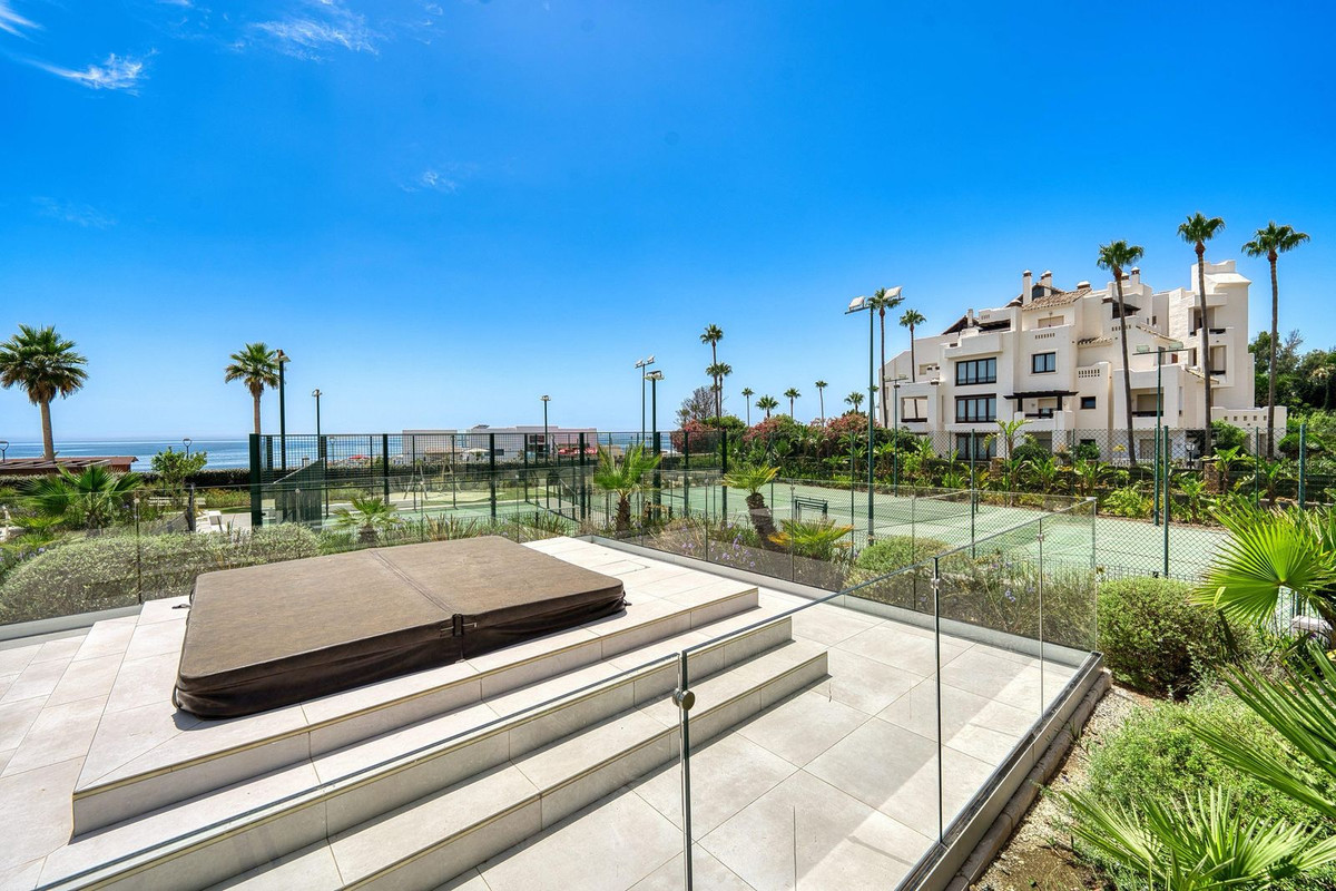 3 Bedroom Apartment in Estepona - Photo 23