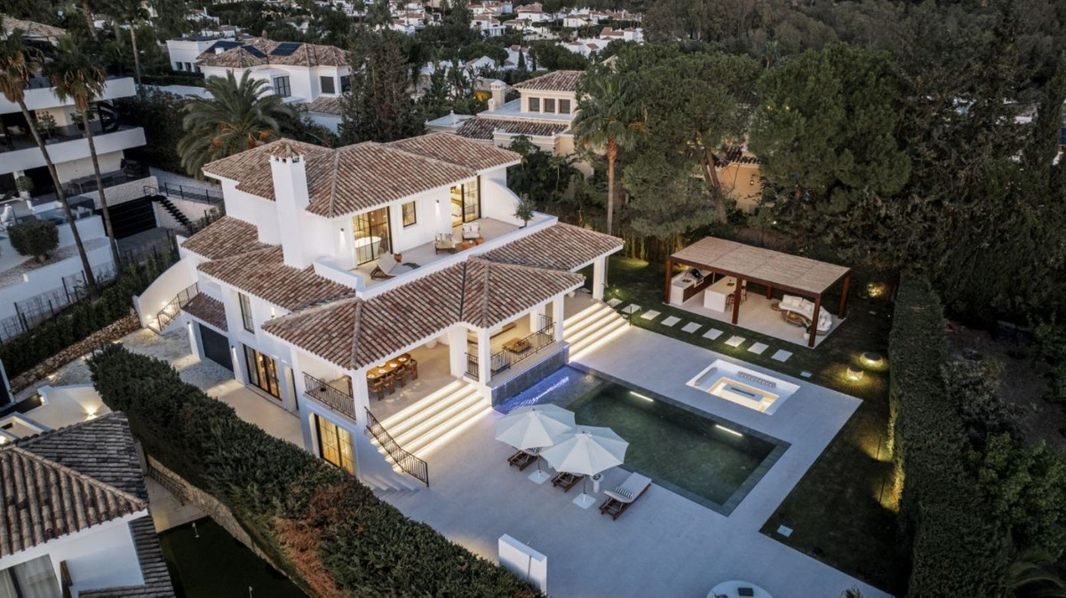 5 Bedroom Villa in Marbella - Photo 10