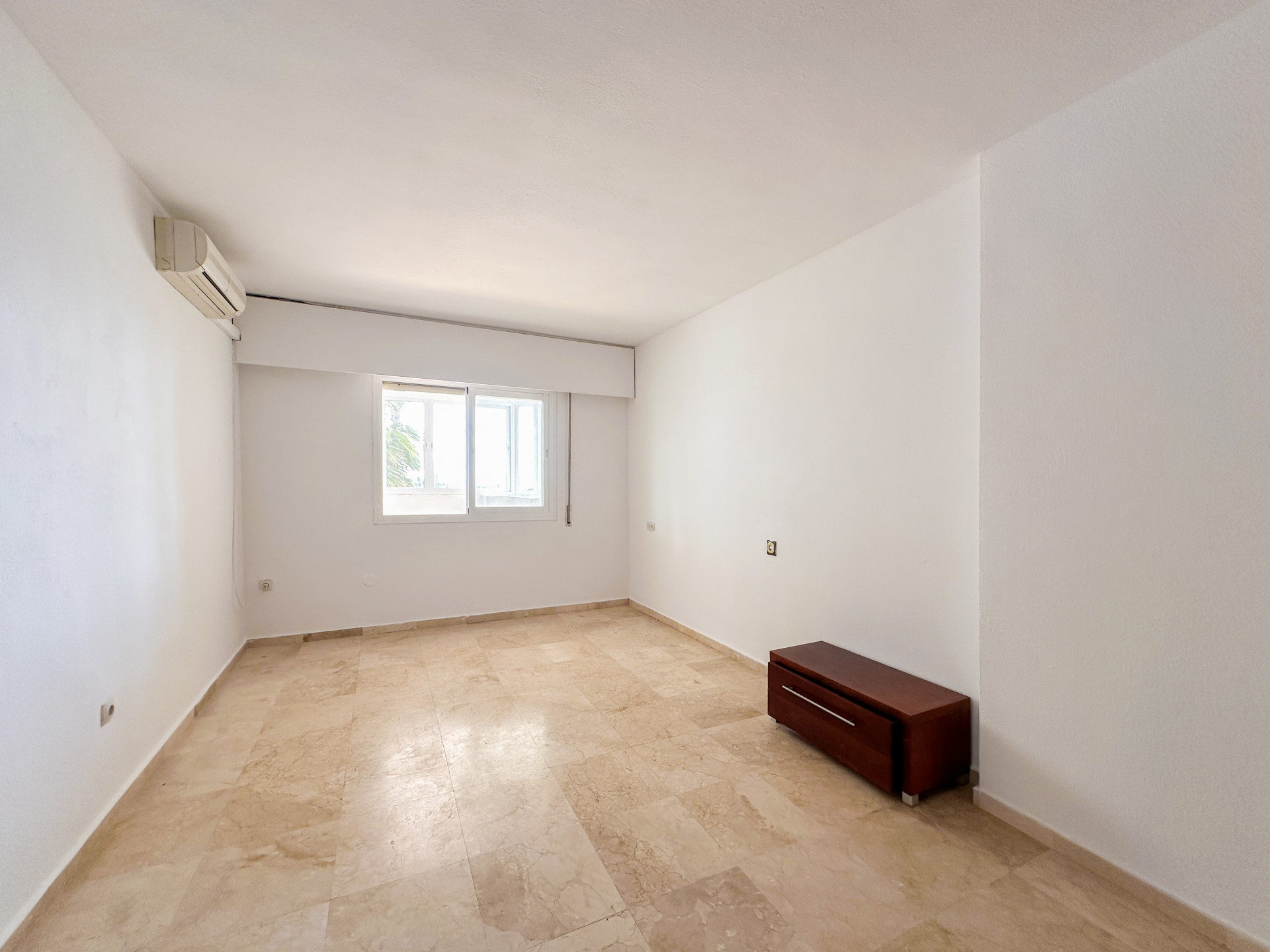 2 Bedroom Apartment in Estepona - Photo 10