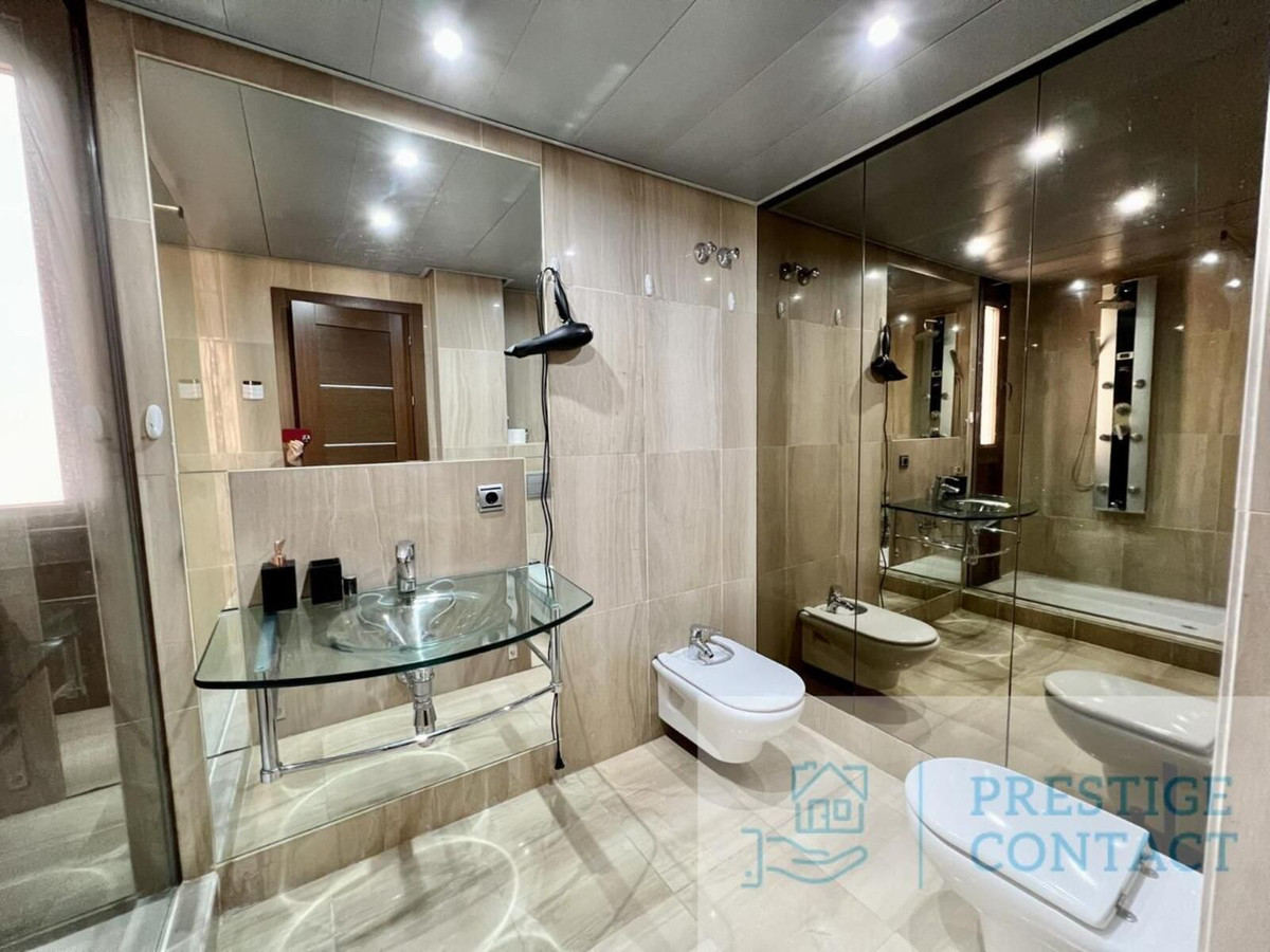 2 Bedroom Apartment in Estepona - Photo 12