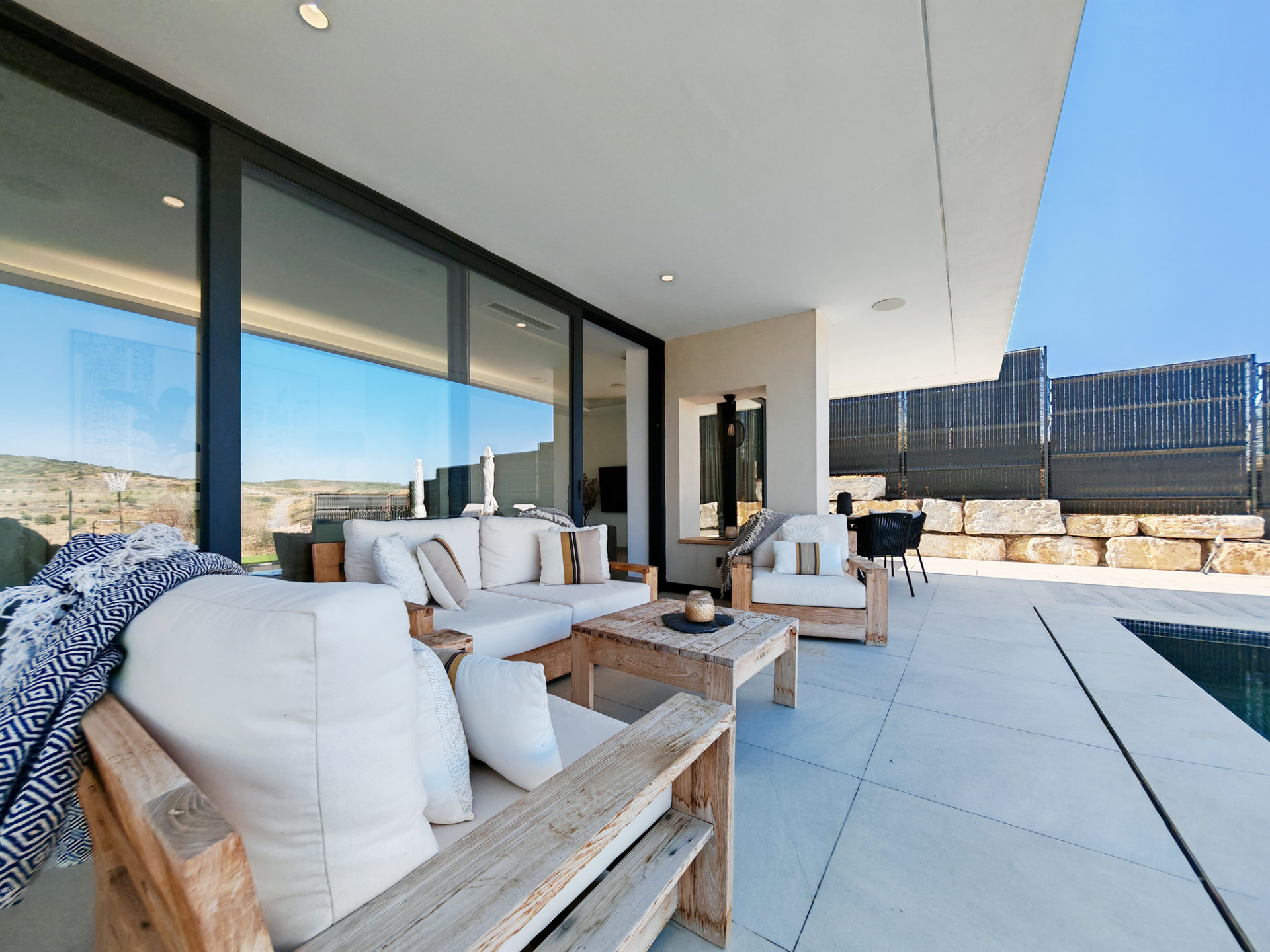 4 Bedroom Villa in Estepona - Photo 2