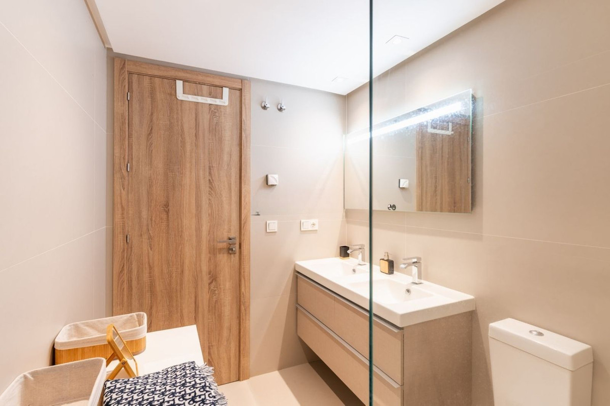 3 Bedroom Apartment in Benahavís - Photo 20