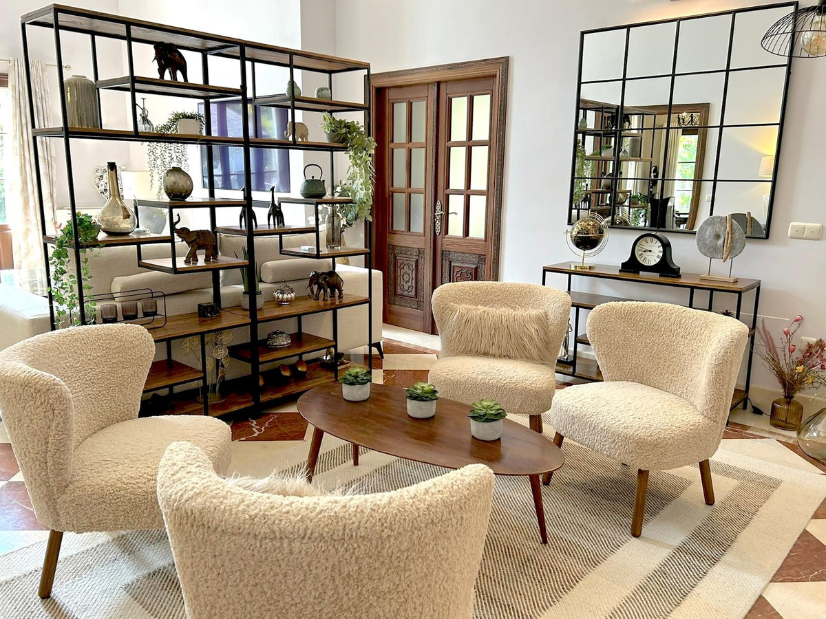 4 Bedroom Villa in Estepona - Photo 6