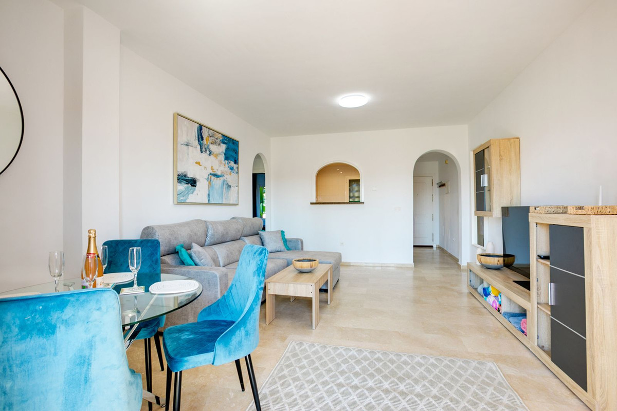 2 Bedroom Apartment in Estepona - Photo 6