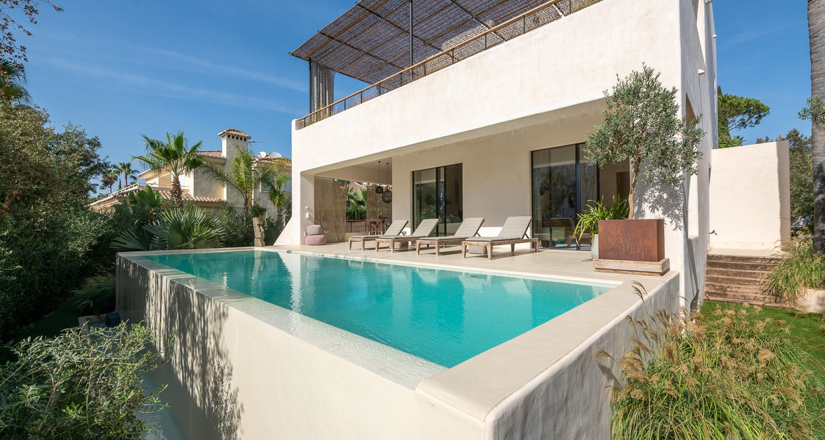 4 Bedroom Villa in Marbella - Photo 30
