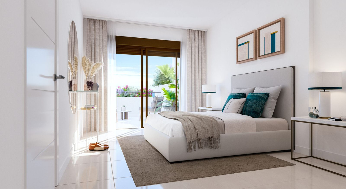 2 Bedroom Apartment in Estepona - Photo 5