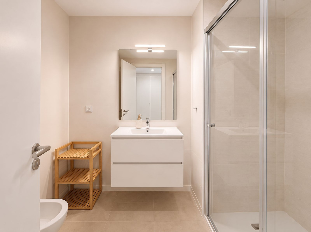 2 Bedroom Apartment in Estepona - Photo 21