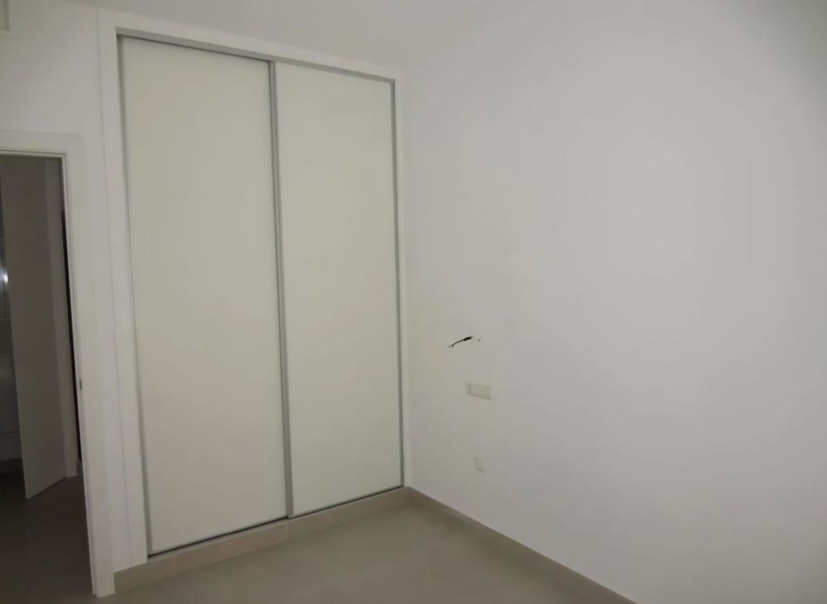 2 Bedroom Apartment in Fuengirola - Photo 17
