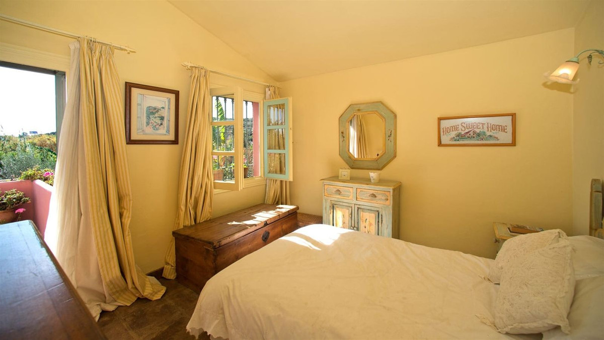 3 Bedroom Country house in Estepona - Photo 9