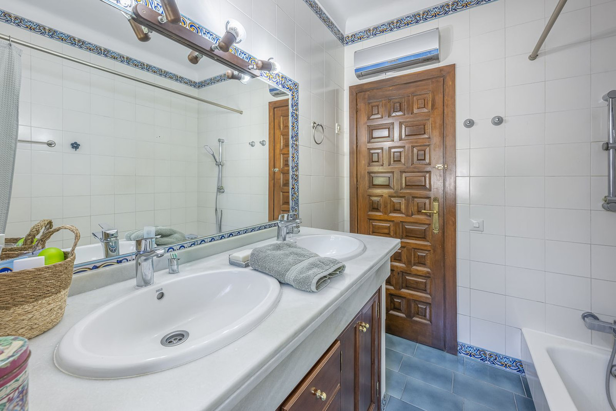 3 Bedroom Villa in San Pedro de Alcántara - Фото 17