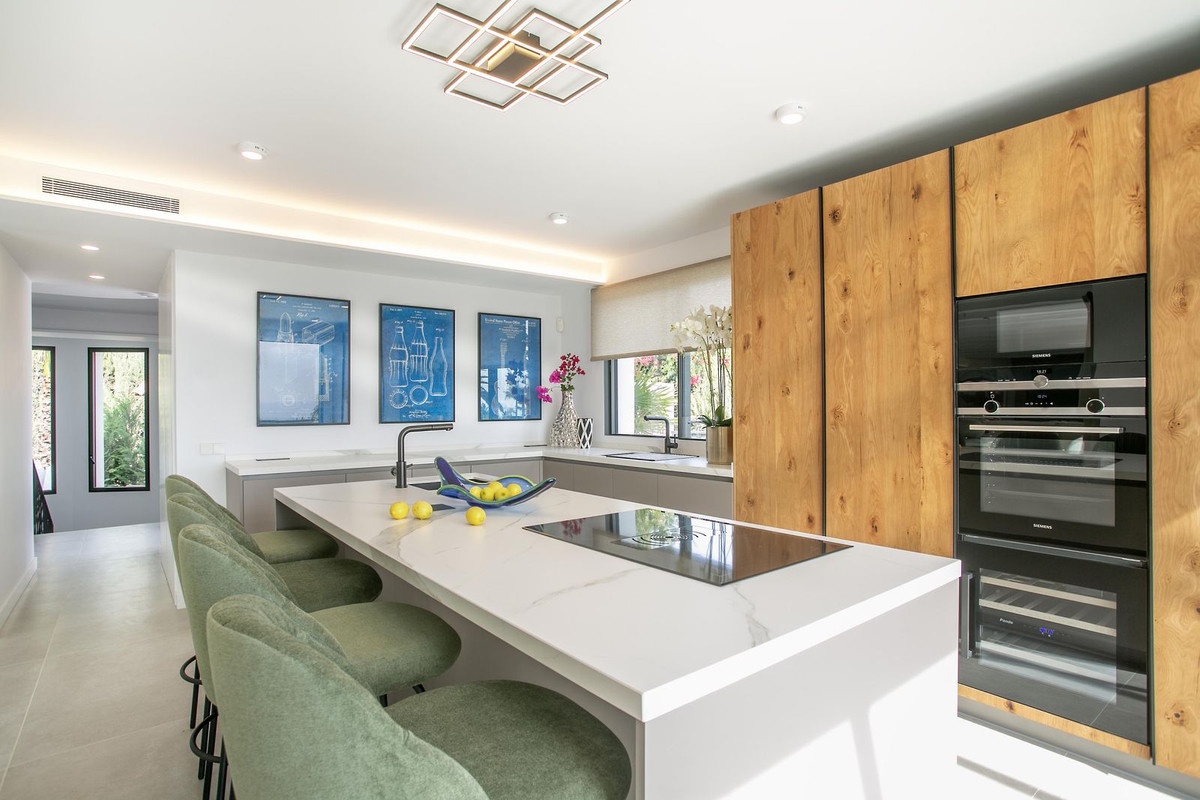 5 Bedroom Villa in Marbella - Photo 10