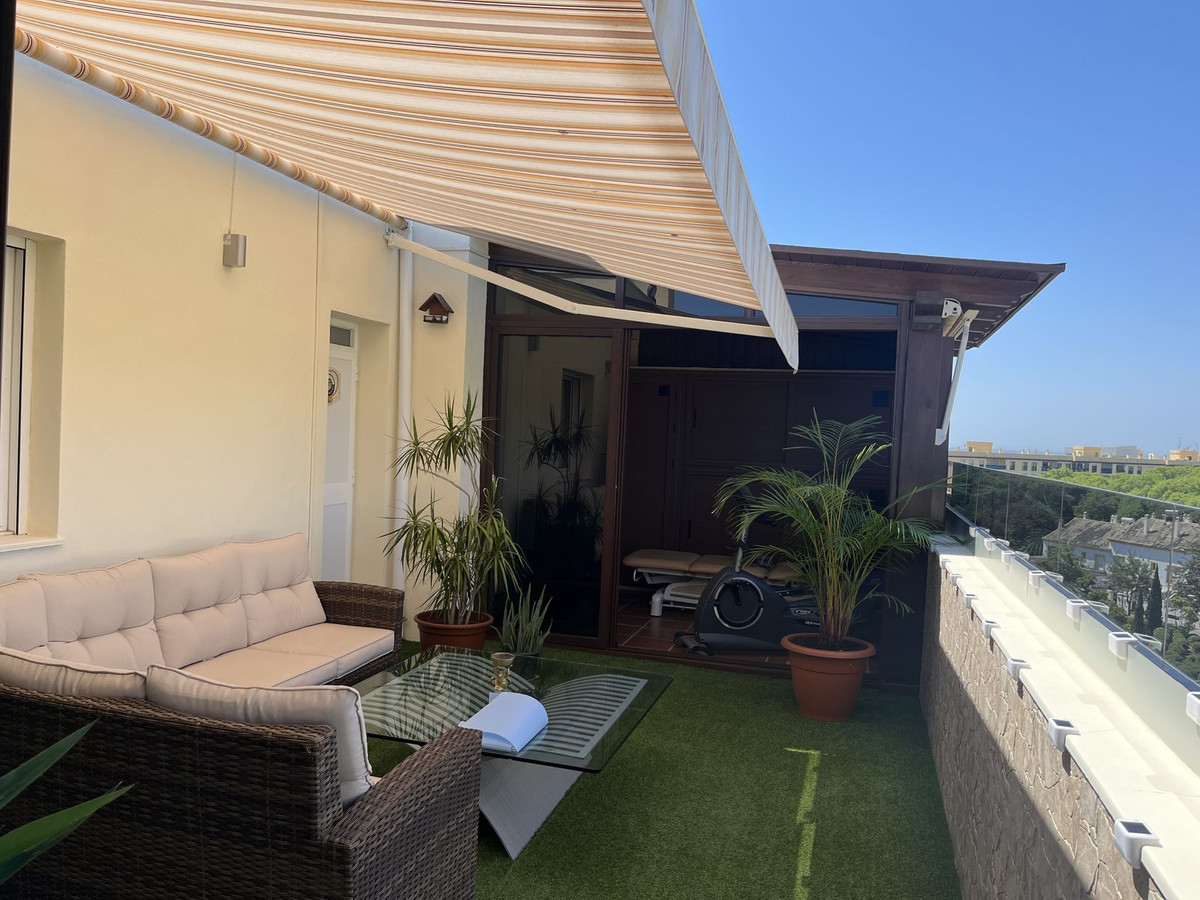 3 Bedroom Penthouse in Estepona - Photo 18
