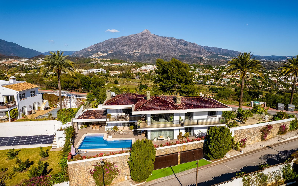 Villa in Nueva Andalucia
