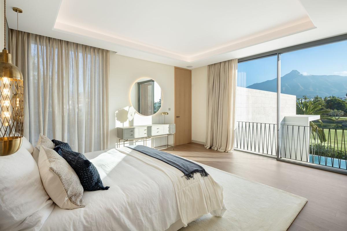 5 Bedroom Villa in Marbella - Photo 33