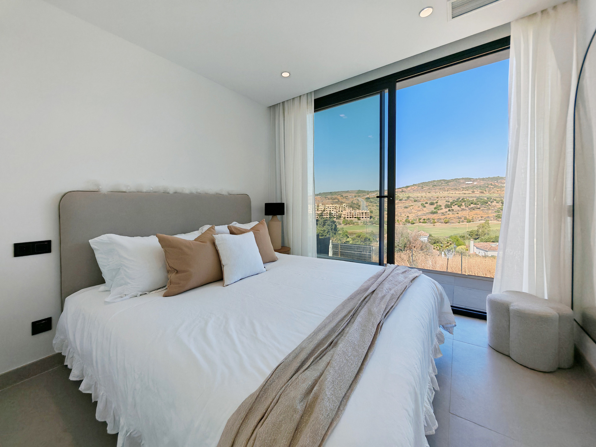 4 Bedroom Villa in Estepona - Photo 12