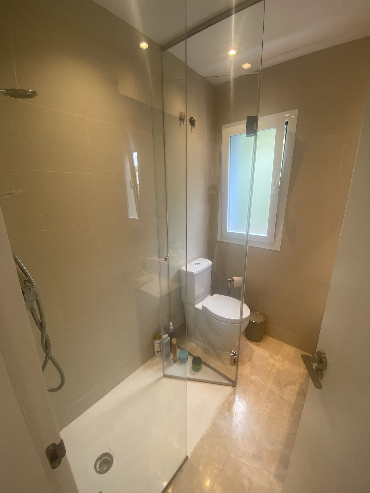 3 Bedroom Apartment in Estepona - Photo 6