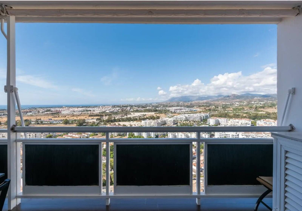 1 Bedroom Apartment in Marbella - Photo 3