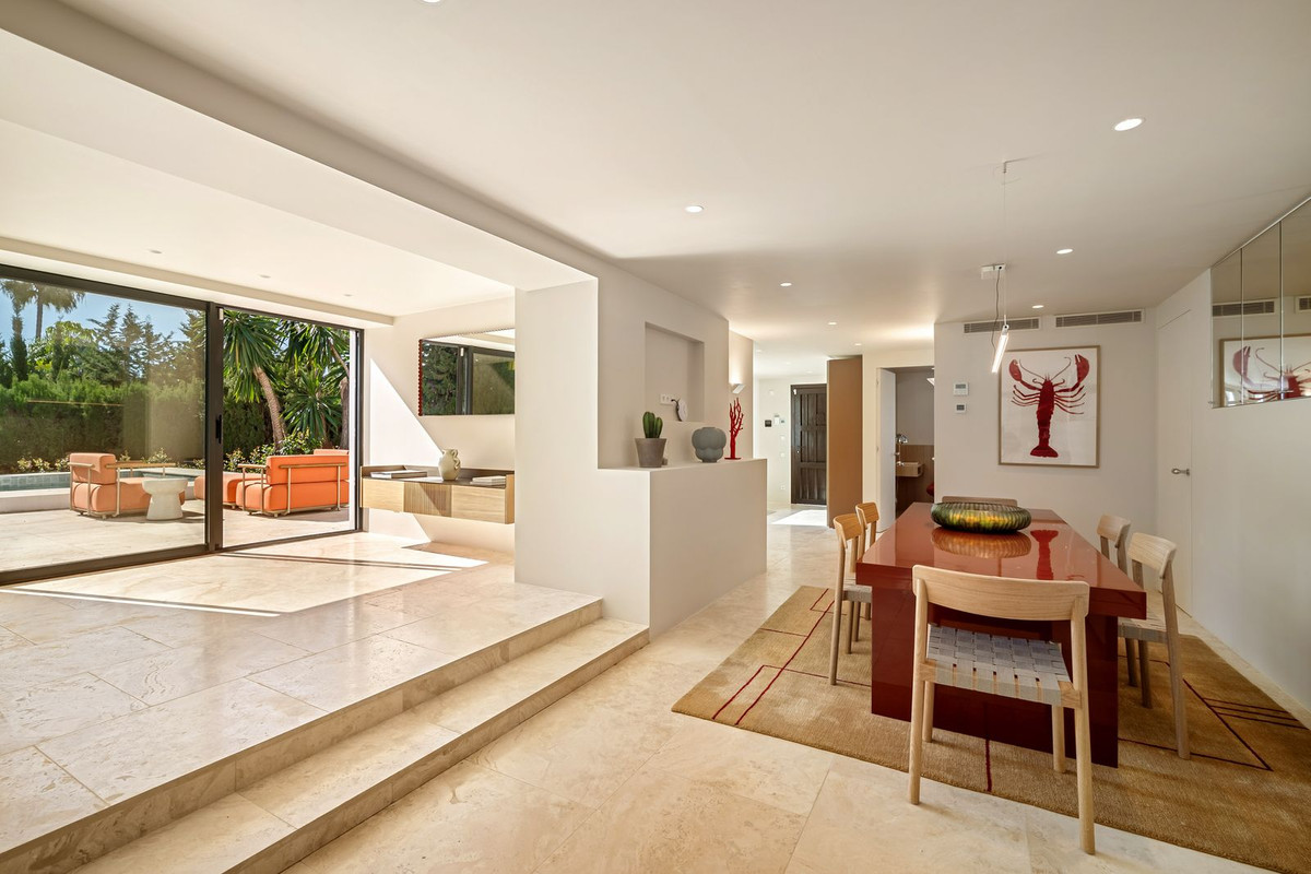4 Bedroom Villa in Marbella - Photo 10