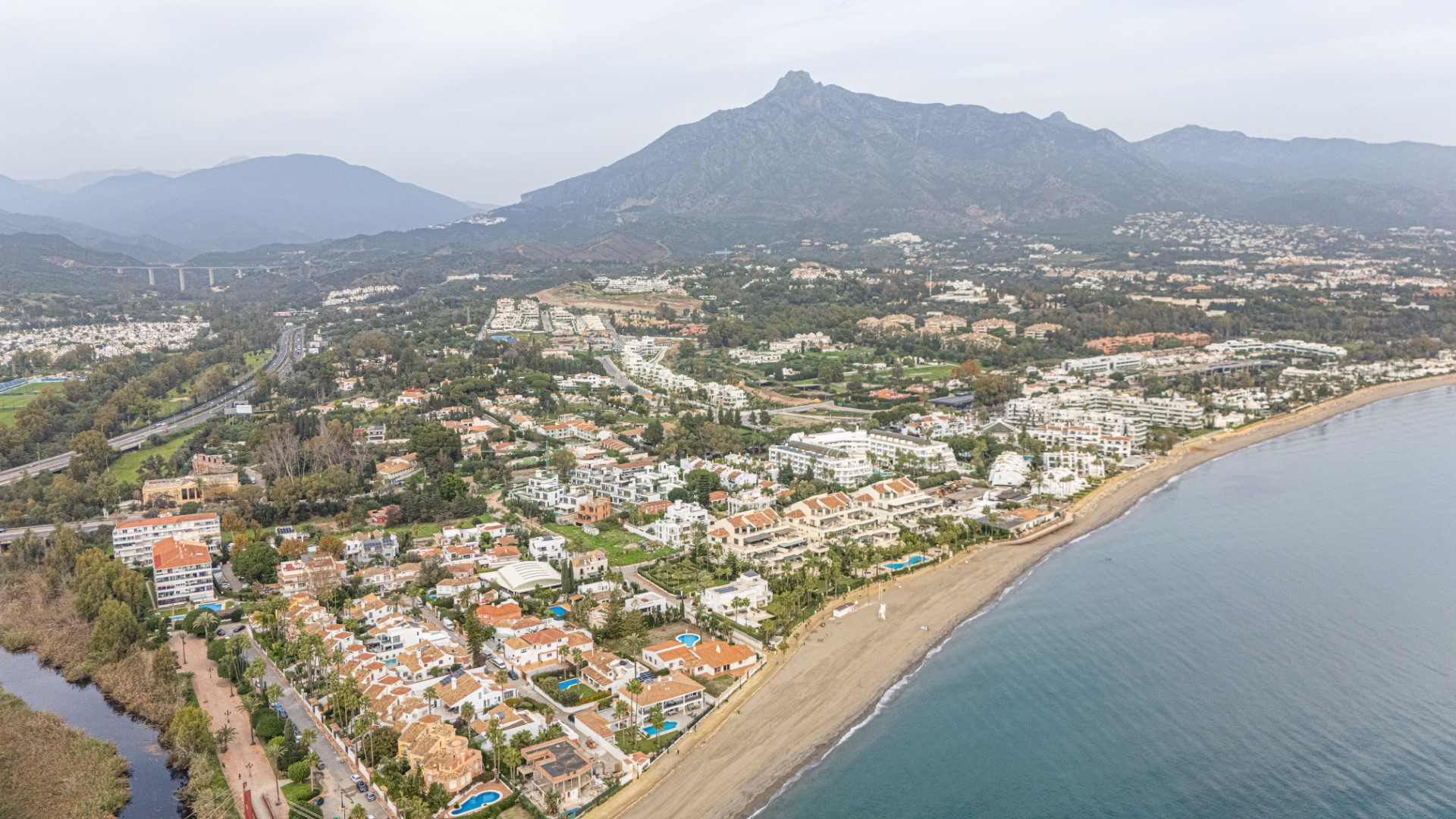4 Bedroom Villa in Marbella - Photo 26
