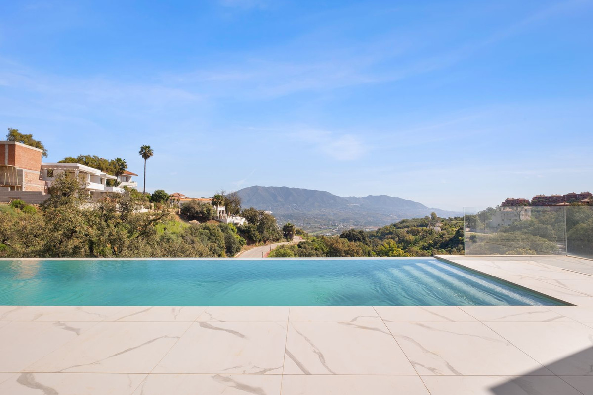 4 Bedroom Villa in Marbella - Photo 45