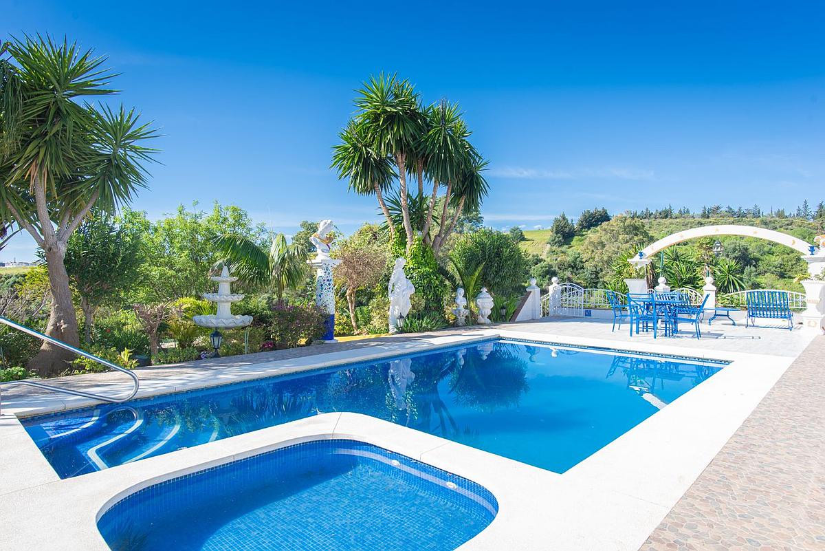 4 Bedroom Villa in Estepona - Photo 14