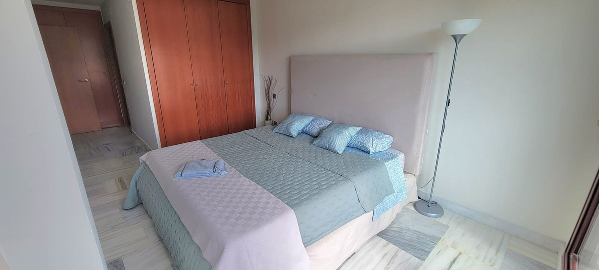 1 Bedroom Apartment in Benahavís - Photo 12