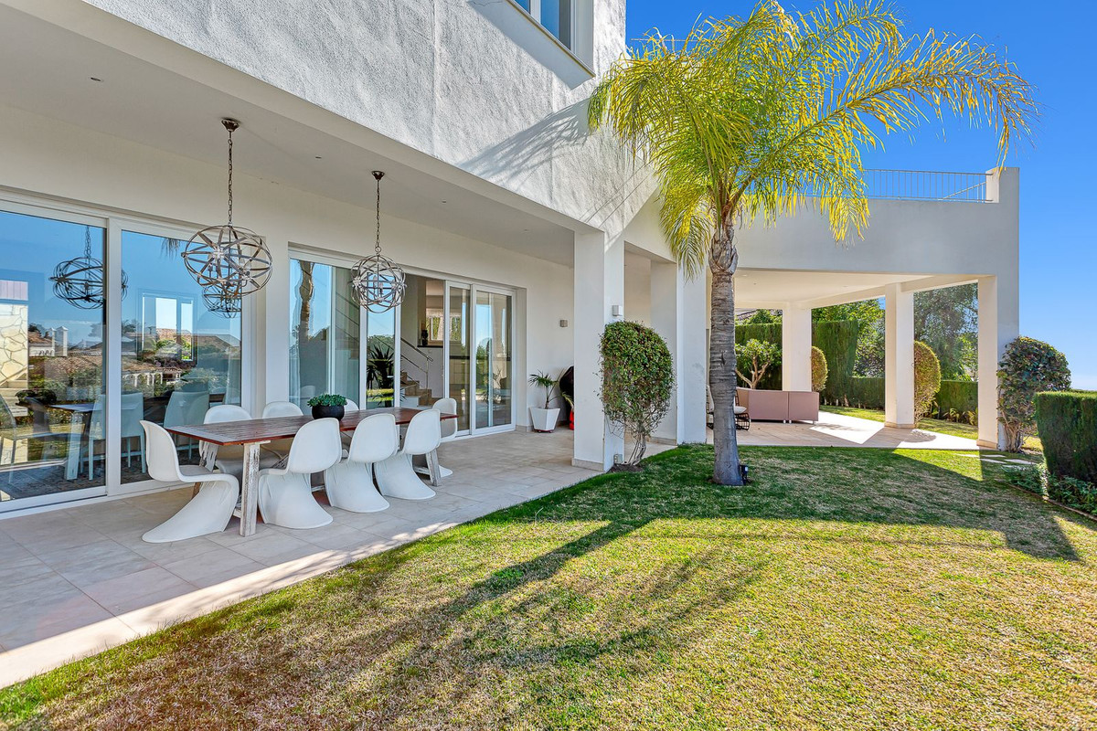 4 Bedroom Villa in Marbella - Photo 20