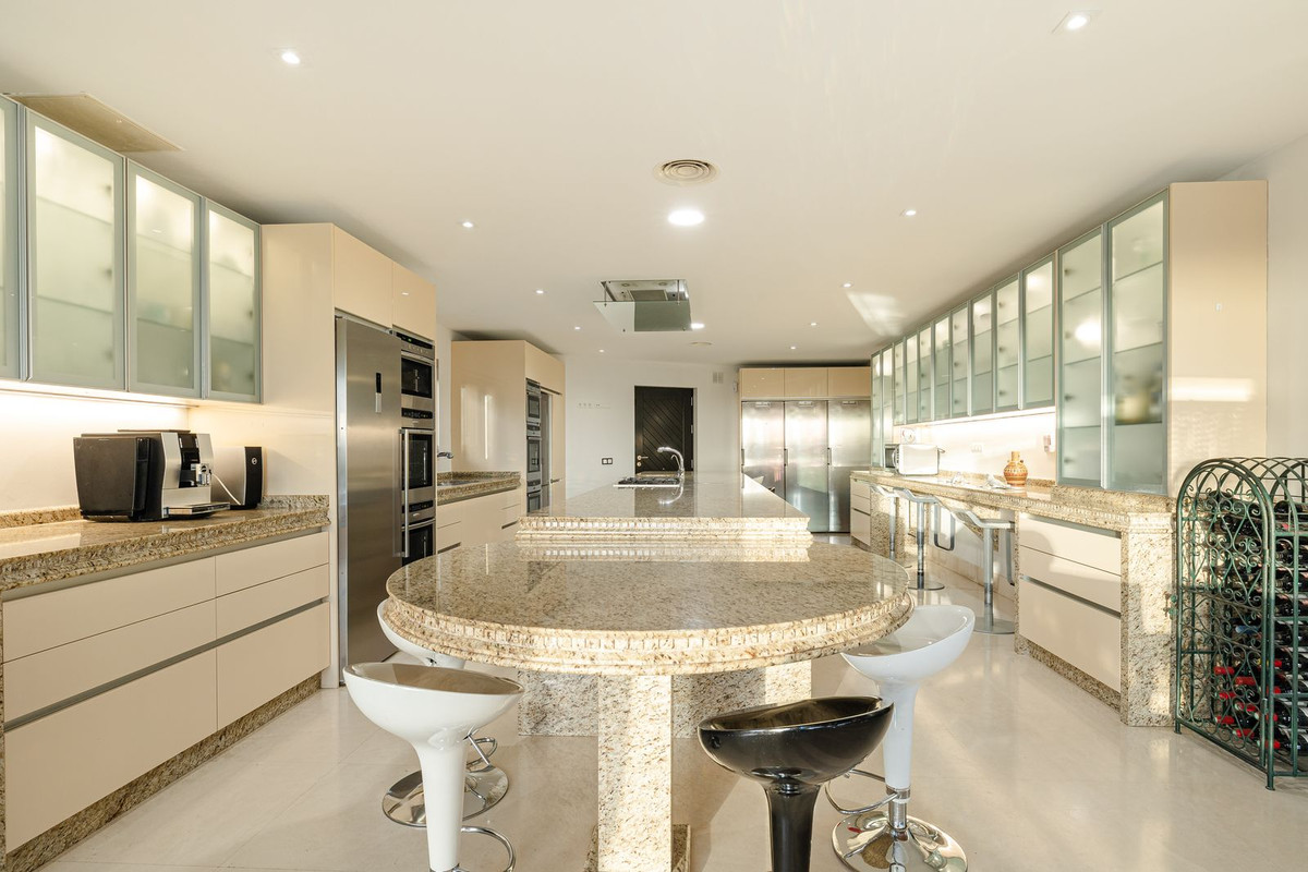 8 Bedroom Villa in Benahavís - Foto 4