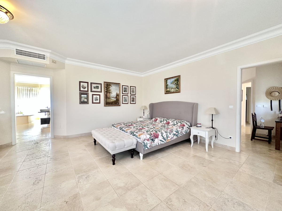 6 Bedroom Villa in Marbella - Photo 34