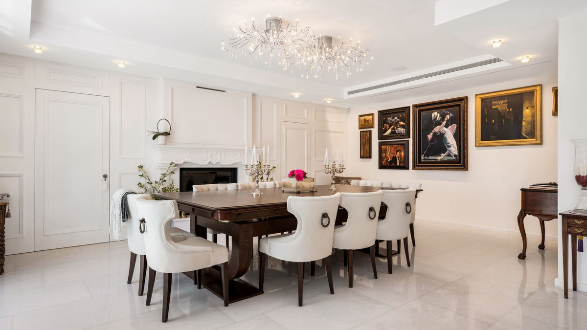 6 Bedroom Villa in Marbella - Photo 26