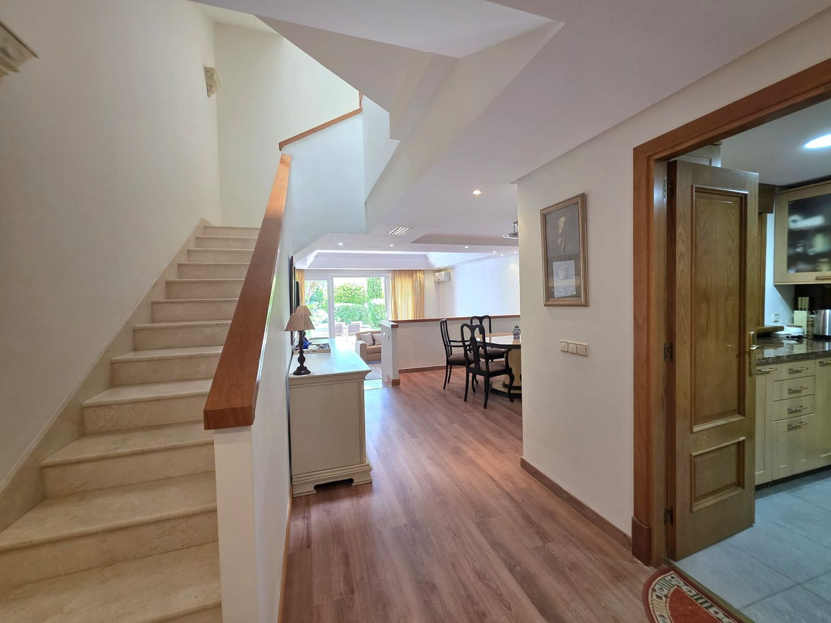 3 Bedroom Townhouse in Estepona - Photo 13