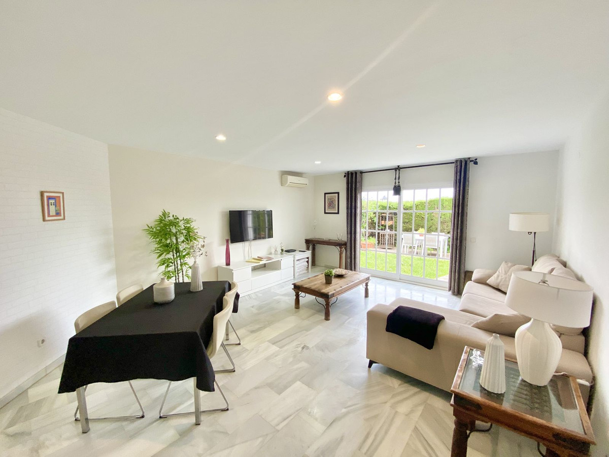 3 Bedroom Villa in Estepona - Photo 4