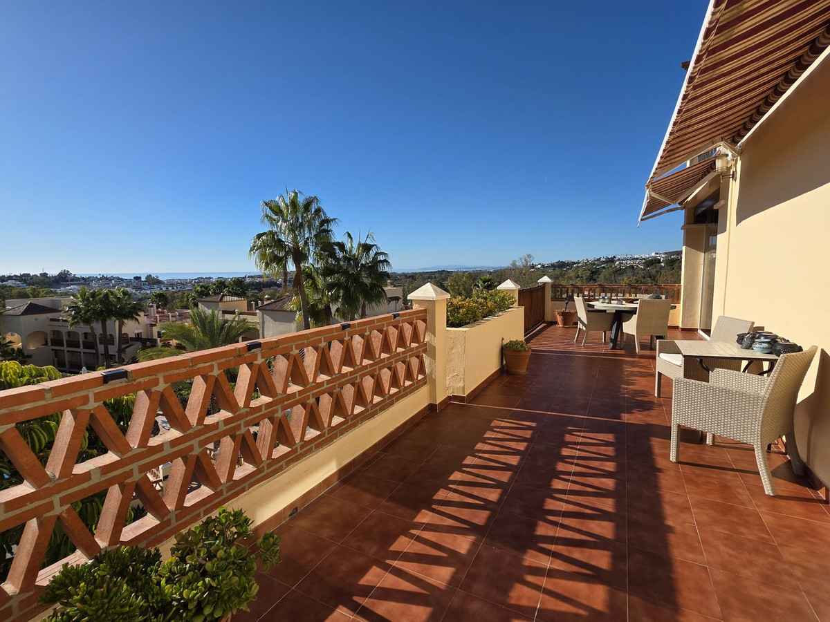 2 Bedroom Apartment in Estepona - Photo 6