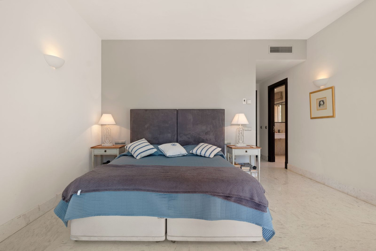 5 Bedroom Villa in Marbella - Photo 16