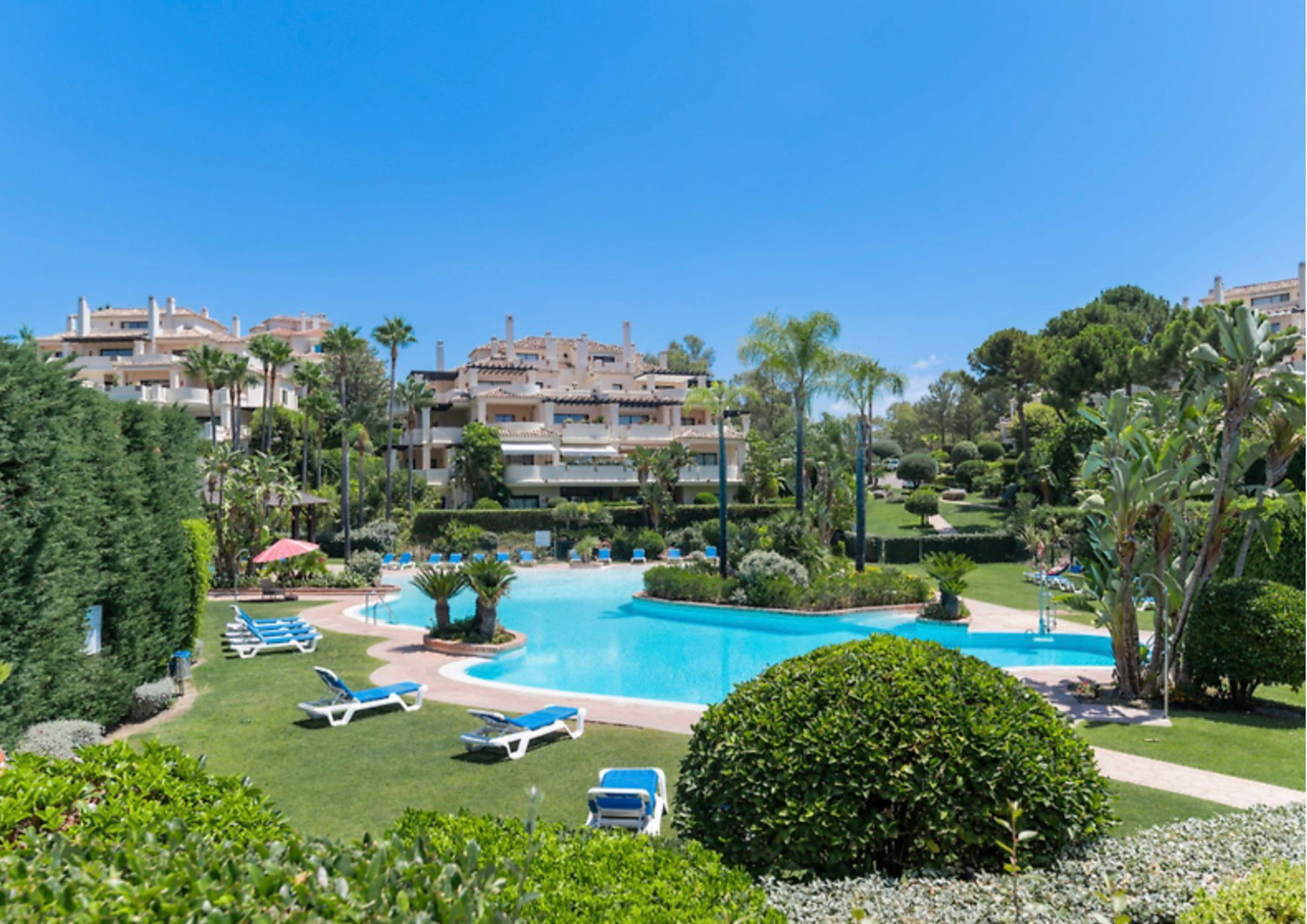2 Bedroom Apartment in Benahavís - Photo 10
