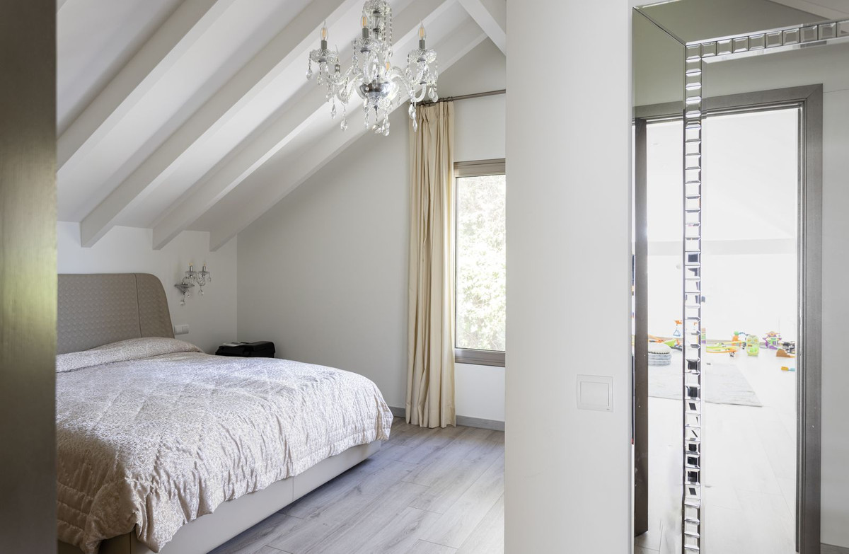 5 Bedroom Villa in San Roque - Photo 29