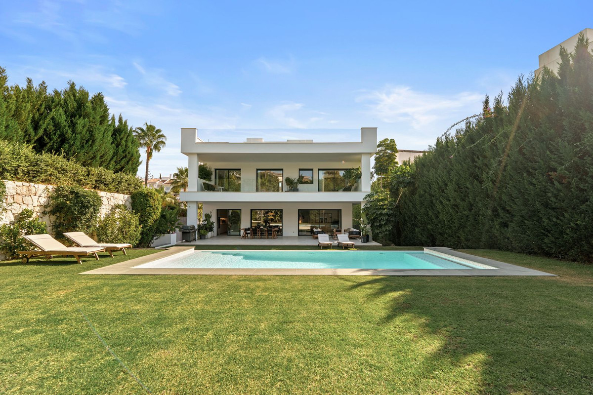 5 Bedroom Villa in Marbella - Photo 9