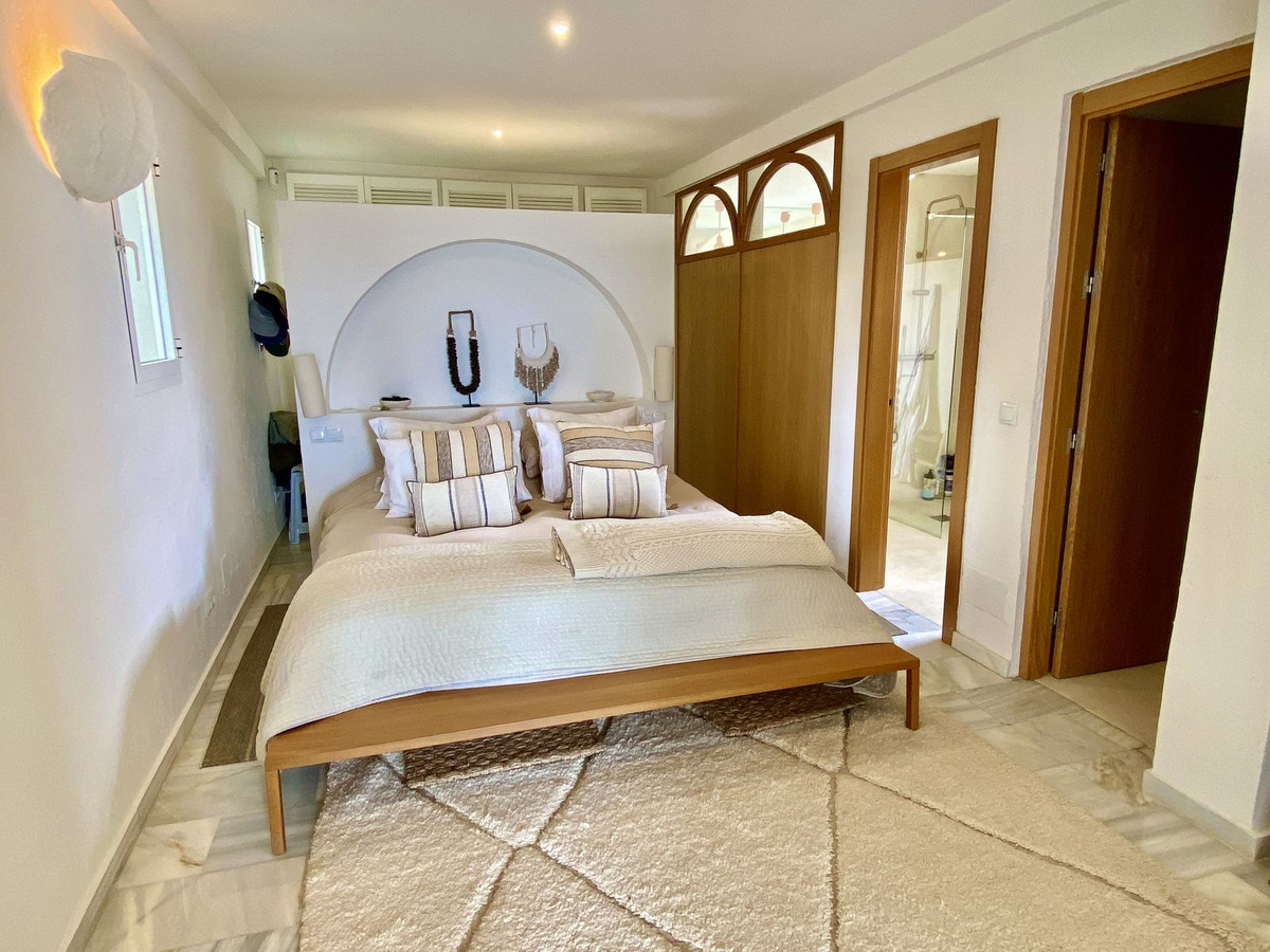 4 Bedroom Villa in Estepona - Photo 30