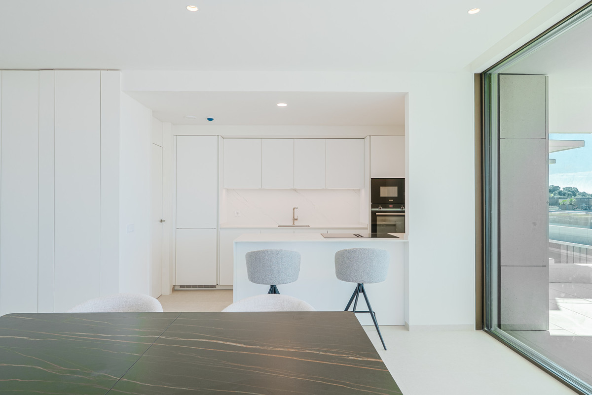 4 Bedroom Apartment in Benahavís - Photo 10