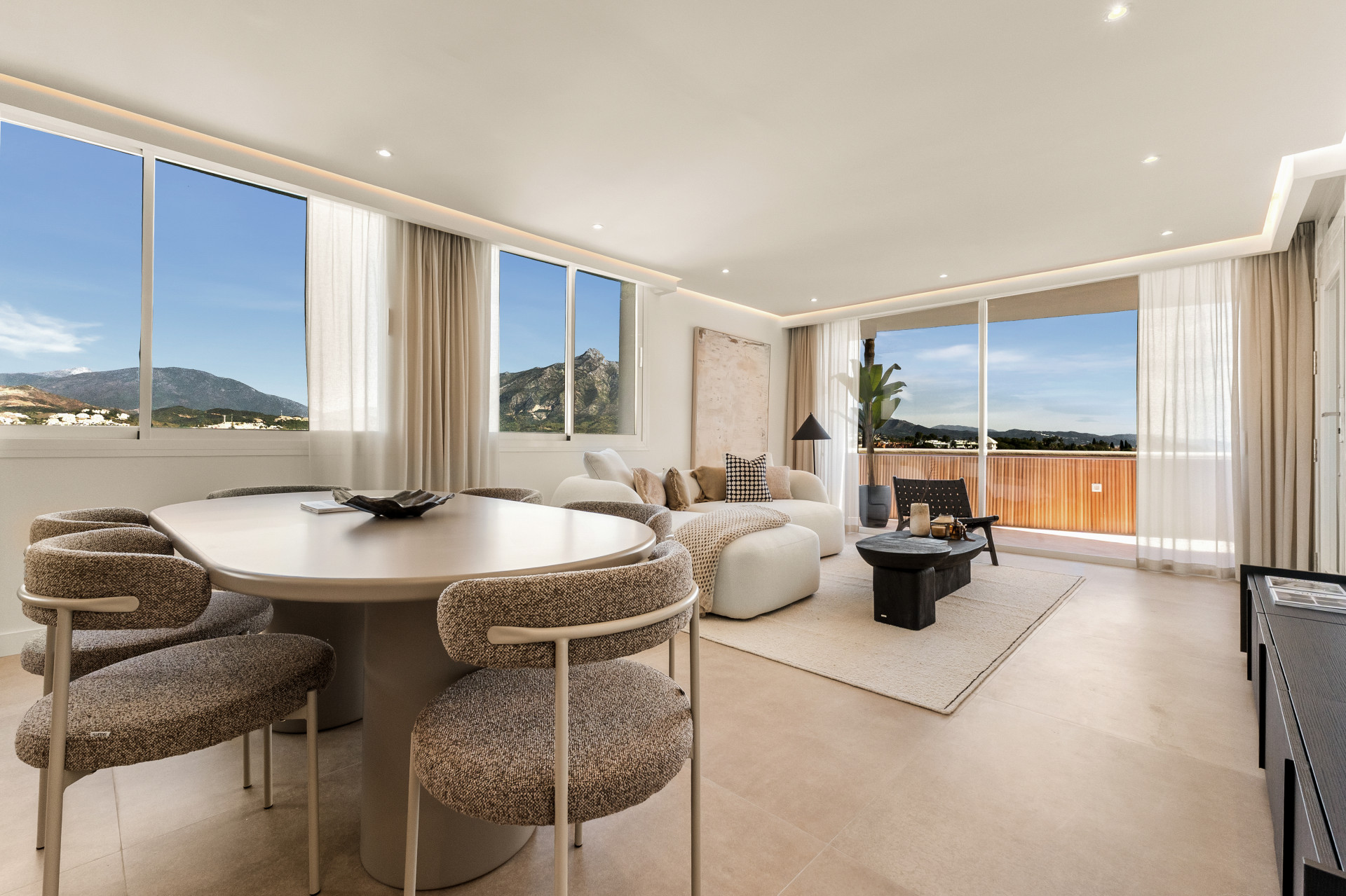 2 Bedroom Apartment in Marbella - Photo 15