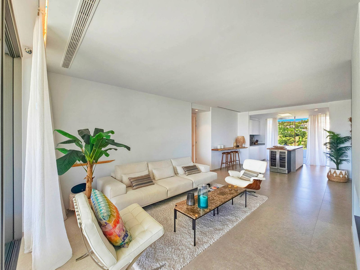 3 Bedroom Apartment in Benahavís - Photo 4