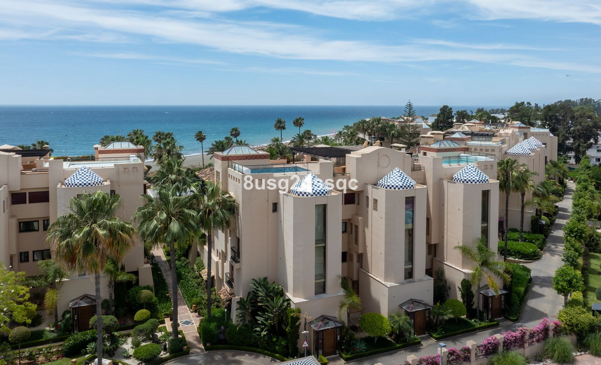 2 Bedroom Apartment in Estepona - Photo 16