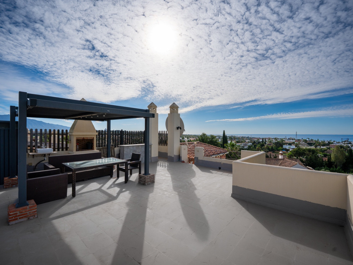 1 Bedroom Penthouse in Estepona - Photo 7