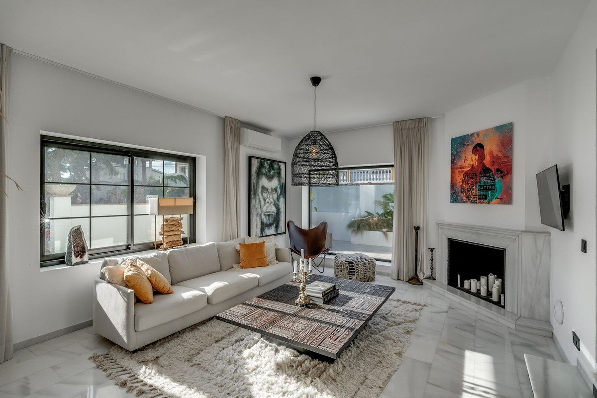 5 Bedroom Villa in Marbella - Photo 5
