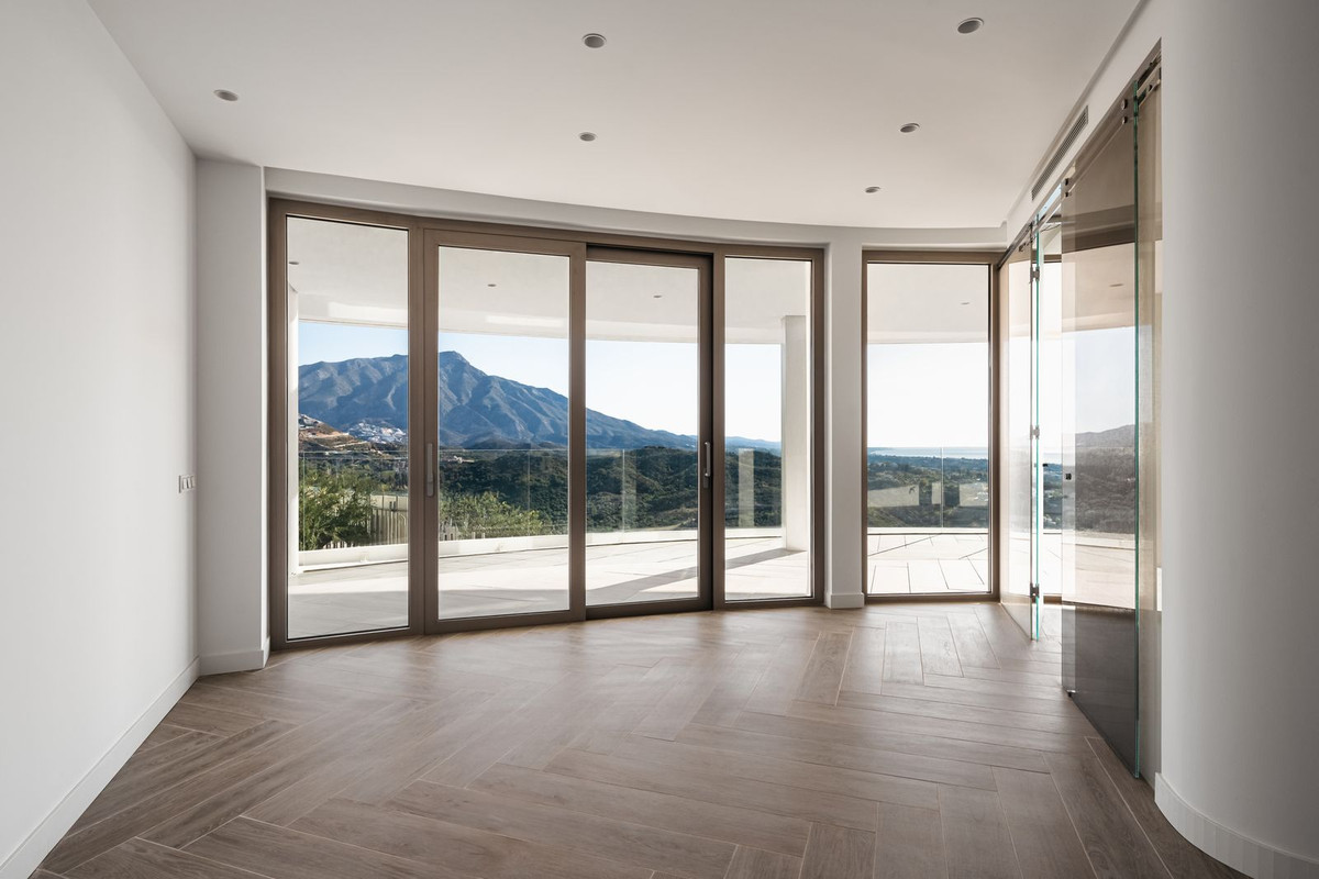 3 Bedroom Apartment in Benahavís - Photo 6