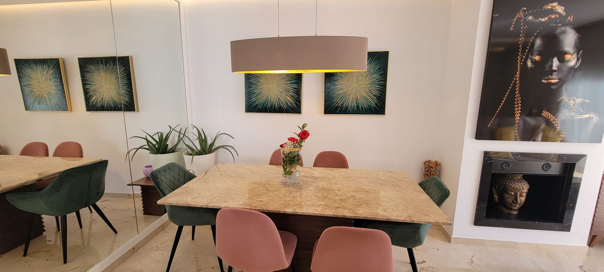 2 Bedroom Apartment in Marbella - Photo 2