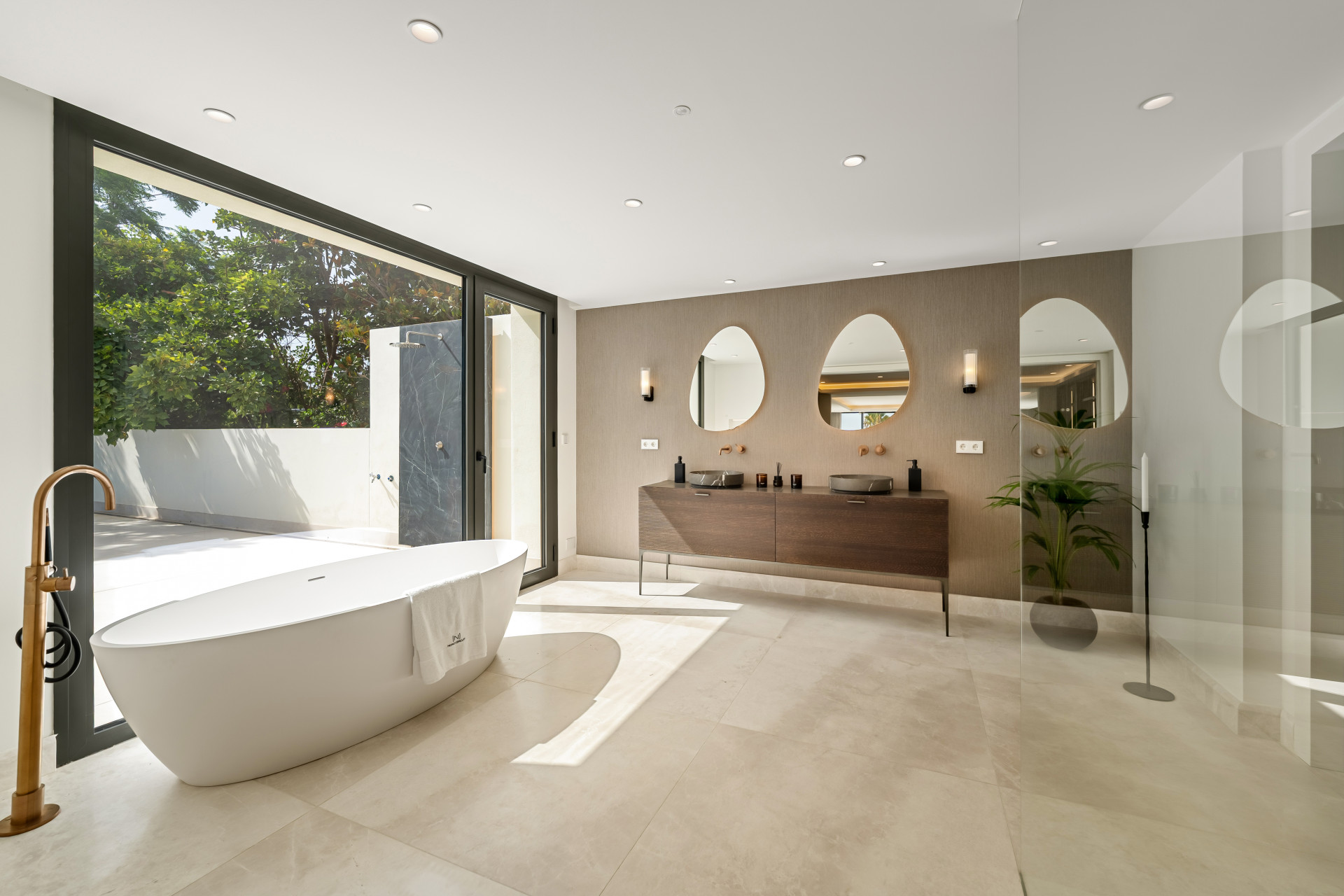 5 Bedroom Villa in Marbella - Photo 32