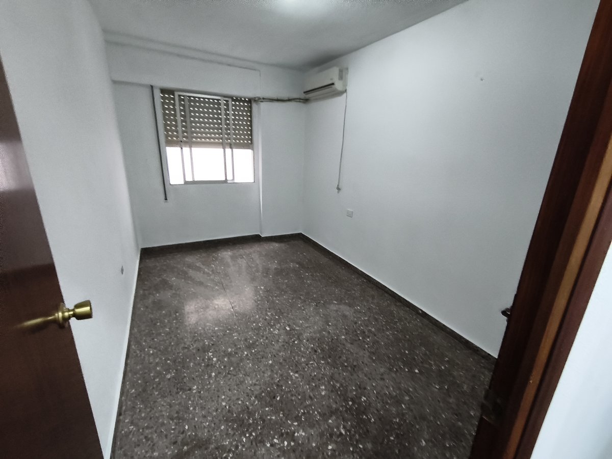 Piso de 4 dormitorios en Valencia – Foto 3