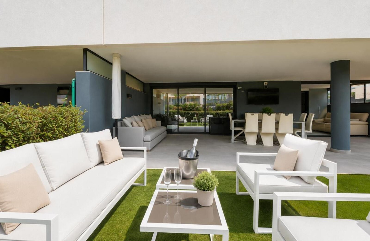 3 Bedroom Apartment in Estepona - Photo 16