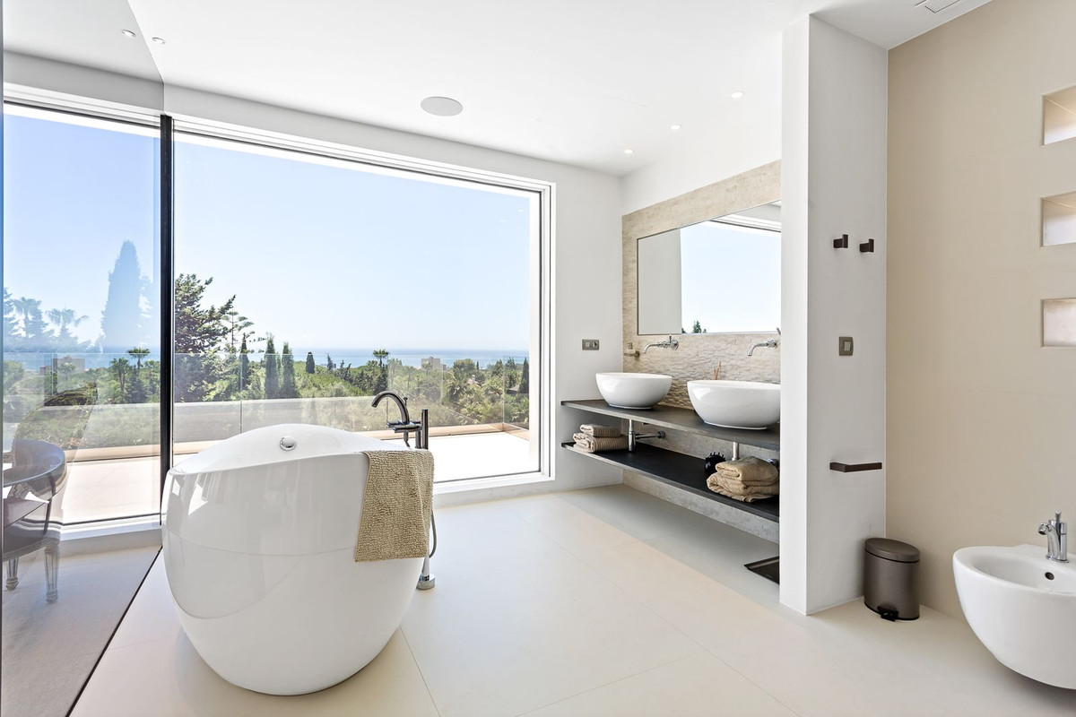 7 Bedroom Villa in Marbella - Photo 45